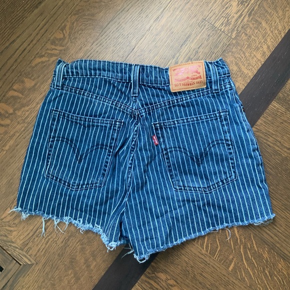 LEVI'S® X STRANGER THINGS Ribcage Denim Shorts Pinstripe Blue Size 28 Women’s - Picture 10 of 16